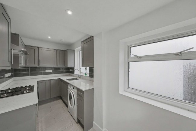 14 Glasbrook Avenue, Twickenham, TW2 6AH 2