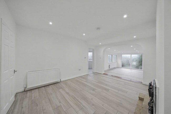 14 Glasbrook Avenue, Twickenham, TW2 6AH 2