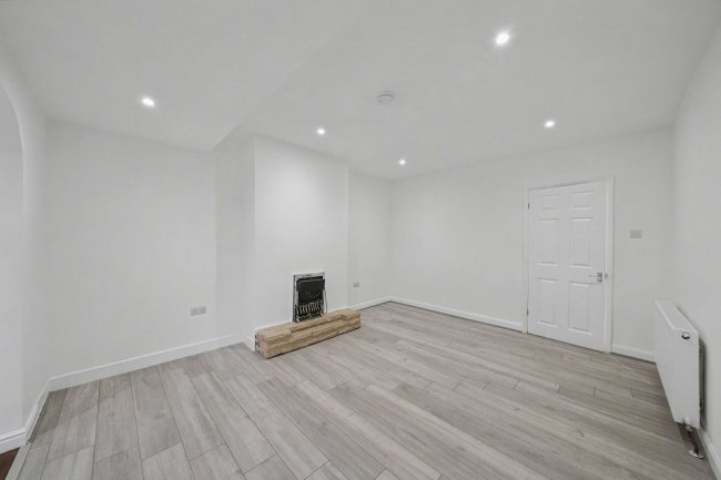 14 Glasbrook Avenue, Twickenham, TW2 6AH 2