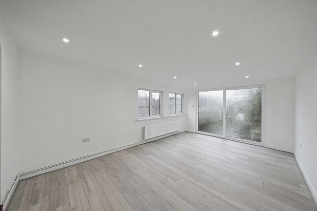 14 Glasbrook Avenue, Twickenham, TW2 6AH 2