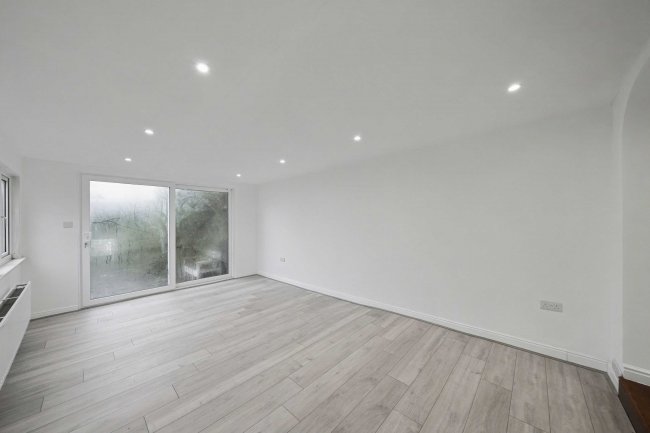 14 Glasbrook Avenue, Twickenham, TW2 6AH 2