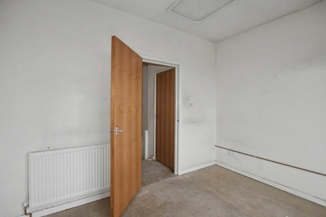 21 Daisy Road, Canning Town, London E16 4PT 9