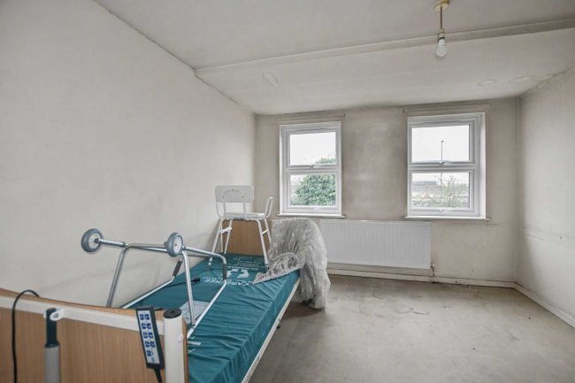 21 Daisy Road, Canning Town, London E16 4PT 9