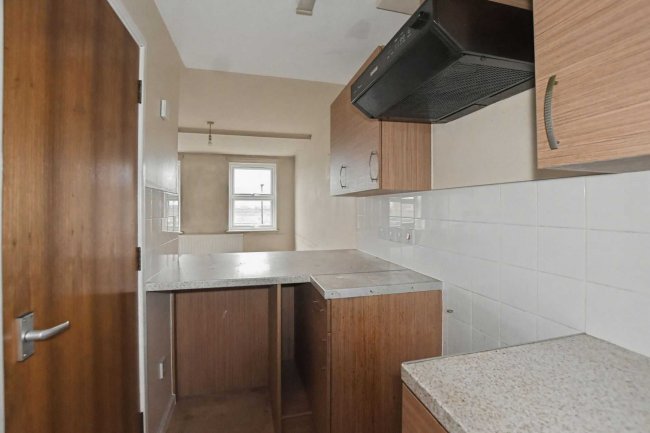 21 Daisy Road, Canning Town, London E16 4PT 9