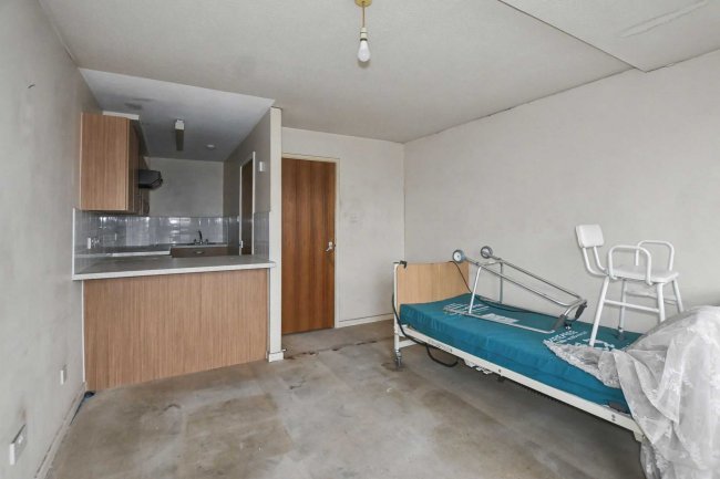 21 Daisy Road, Canning Town, London E16 4PT 9