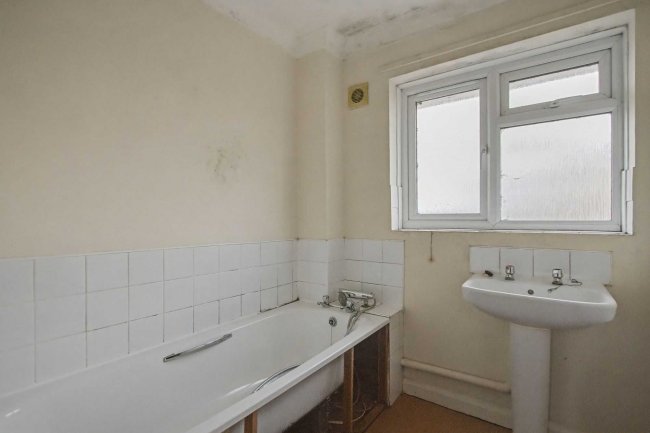 5 Sandpiper Close, Walthamstow, London E17 5SP 8