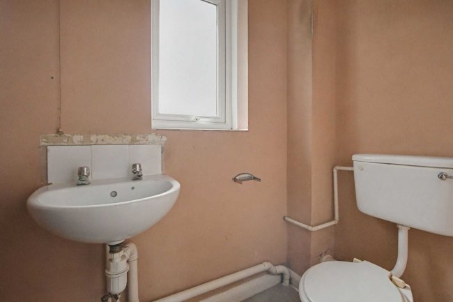 5 Sandpiper Close, Walthamstow, London E17 5SP 8