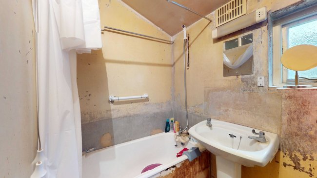 69 Inverine Road, Charlton, London, SE7 7NJ 2