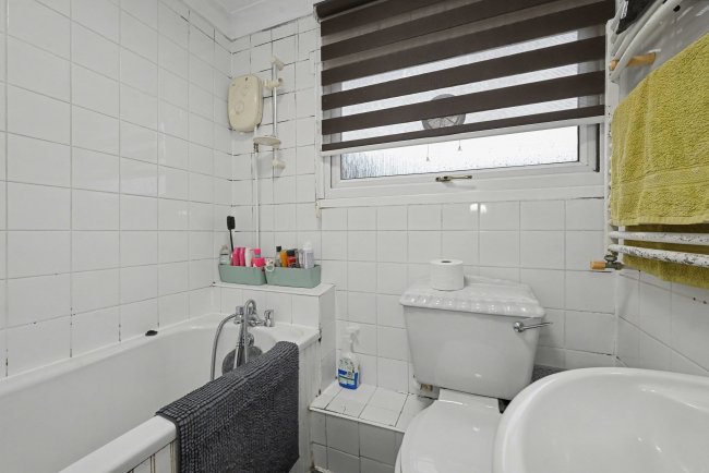 75 Helmsdale Close, Reading, RG30 2PT 3