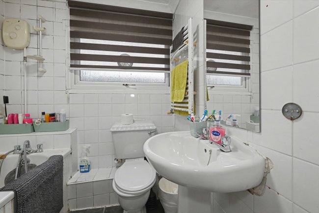 75 Helmsdale Close, Reading, RG30 2PT 3