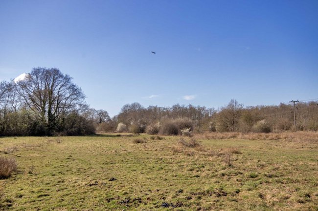 Land on the north-west side of Peeks Brook Lane, Horley, Surrey, RH6 9SX 5