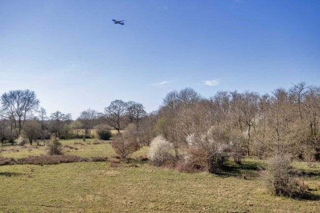 Land on the north-west side of Peeks Brook Lane, Horley, Surrey, RH6 9SX 5