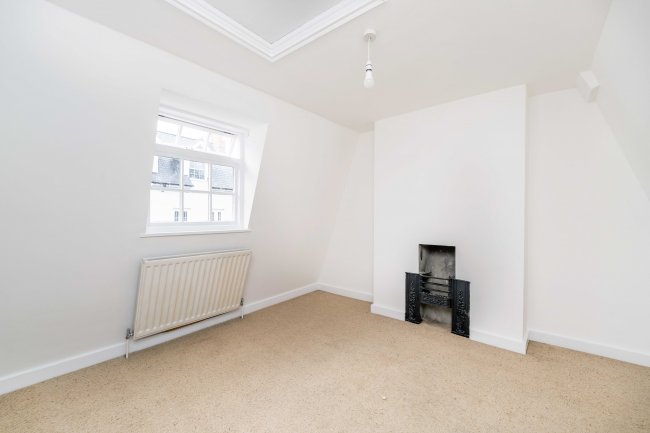 50 Church Street, Isleworth, London, TW7 6BG 9