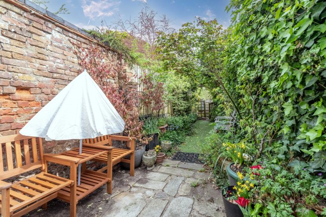 50 Church Street, Isleworth, London, TW7 6BG 9