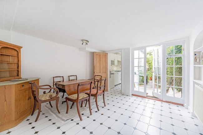 50 Church Street, Isleworth, London, TW7 6BG 9