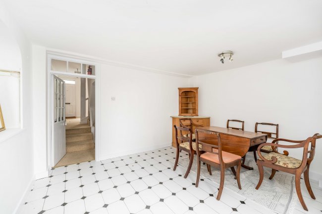 50 Church Street, Isleworth, London, TW7 6BG 9