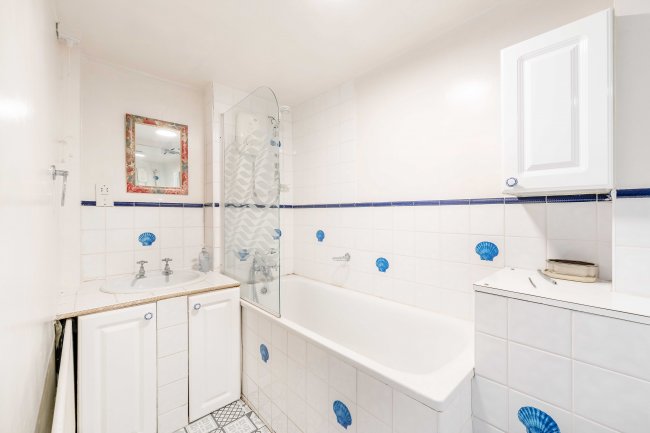 50 Church Street, Isleworth, London, TW7 6BG 9