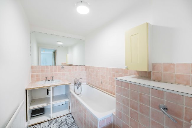 50 Church Street, Isleworth, London, TW7 6BG 9