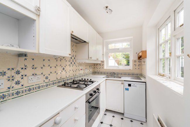 50 Church Street, Isleworth, London, TW7 6BG 9