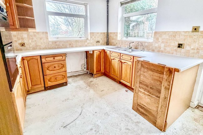 13 Perrys Gardens, West Hill, Ottery Saint Mary EX11 1XA 10