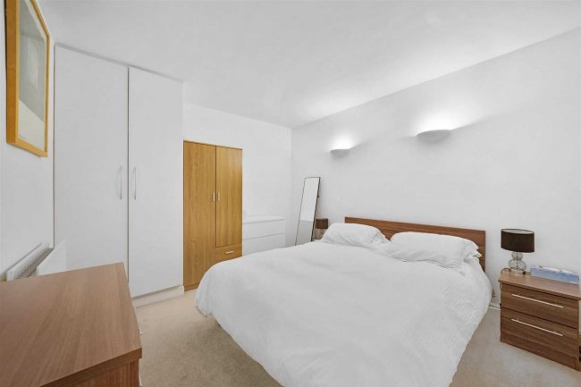 Flat 8, 11-12 West Smithfield, Clerkenwell, London, EC1A 9JR 9