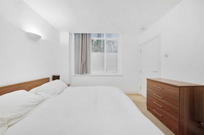Flat 8, 11-12 West Smithfield, Clerkenwell, London, EC1A 9JR 9
