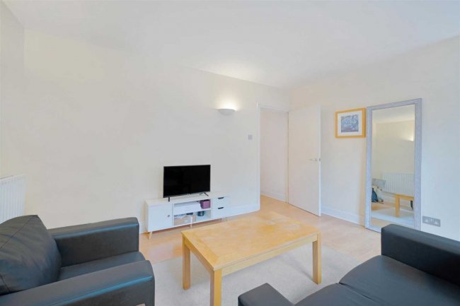 Flat 8, 11-12 West Smithfield, Clerkenwell, London, EC1A 9JR 9