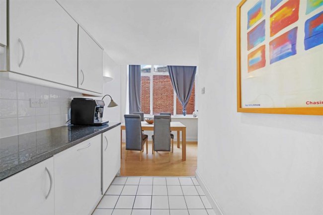 Flat 8, 11-12 West Smithfield, Clerkenwell, London, EC1A 9JR 9