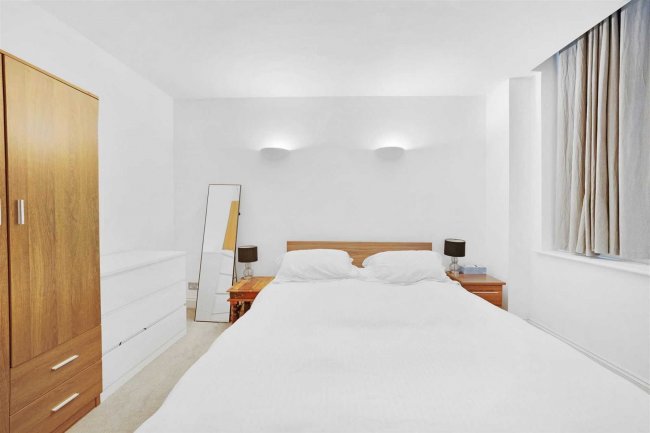 Flat 8, 11-12 West Smithfield, Clerkenwell, London, EC1A 9JR 9