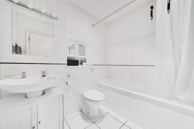 Flat 8, 11-12 West Smithfield, Clerkenwell, London, EC1A 9JR 9