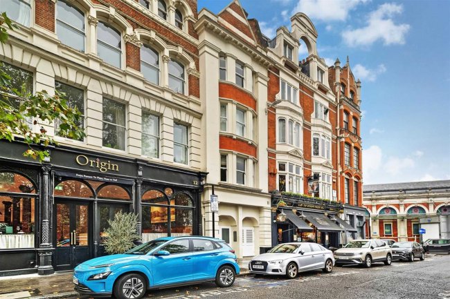 Flat 8, 11-12 West Smithfield, Clerkenwell, London, EC1A 9JR 9