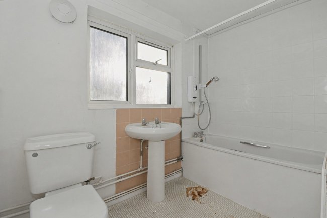 Flat 65a Hanover Way, Windsor, SL4 5NN 3