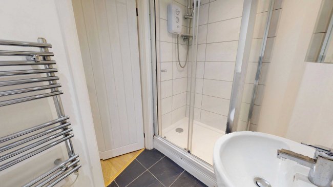 33 High Street, Hampton Wick, Kingston upon Thames, KT1 4DA 8