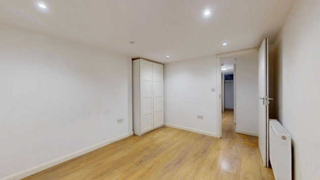 33 High Street, Hampton Wick, Kingston upon Thames, KT1 4DA 8