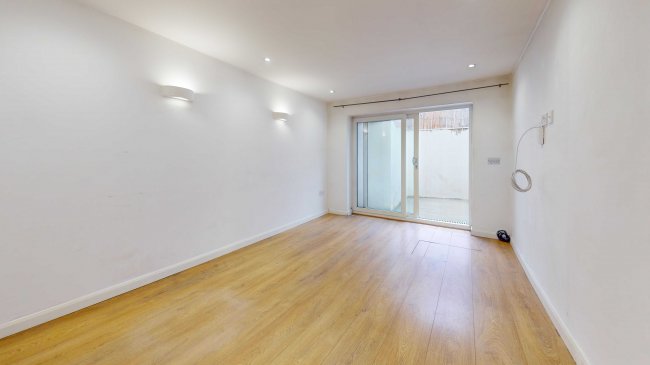 33 High Street, Hampton Wick, Kingston upon Thames, KT1 4DA 8