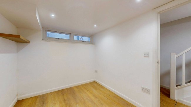 33 High Street, Hampton Wick, Kingston upon Thames, KT1 4DA 8