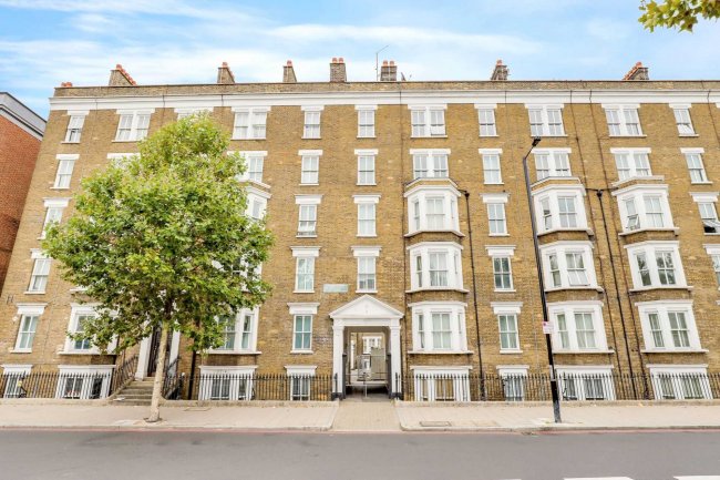 105 Kingsley Flats, Old Kent Road, London SE1 5XG 1