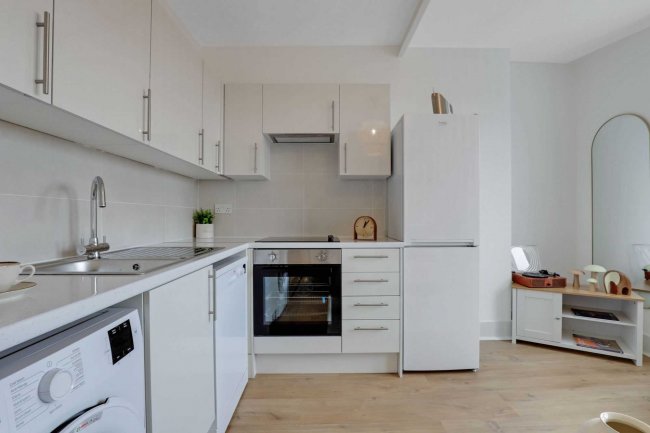 105 Kingsley Flats, Old Kent Road, London SE1 5XG 1