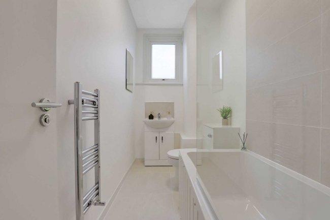 105 Kingsley Flats, Old Kent Road, London SE1 5XG 1