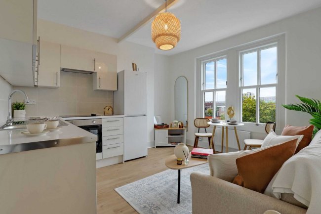 105 Kingsley Flats, Old Kent Road, London SE1 5XG 1