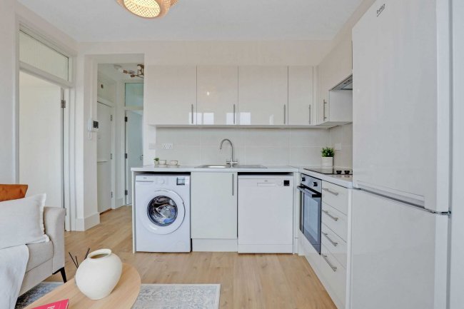 105 Kingsley Flats, Old Kent Road, London SE1 5XG 1