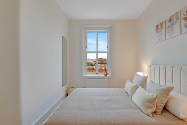 105 Kingsley Flats, Old Kent Road, London SE1 5XG 1