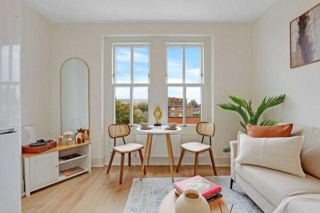 105 Kingsley Flats, Old Kent Road, London SE1 5XG 1