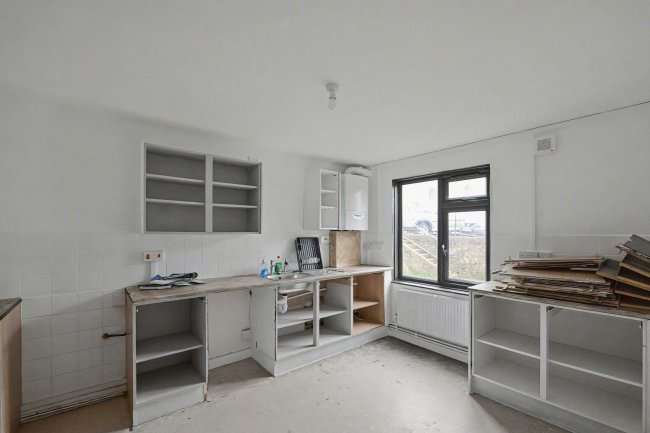 Flat 125 High Street, Ventnor, Isle of Wight, PO38 1LZ 5