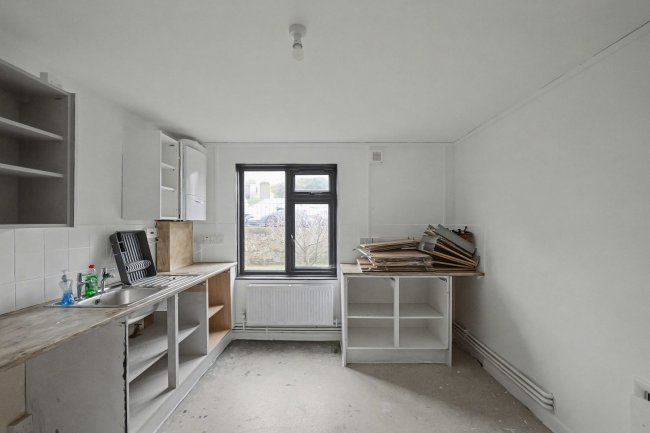 Flat 125 High Street, Ventnor, Isle of Wight, PO38 1LZ 5