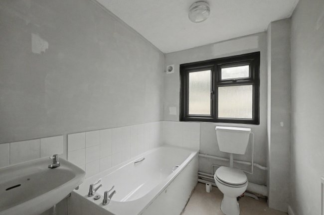 Flat 125 High Street, Ventnor, Isle of Wight, PO38 1LZ 5