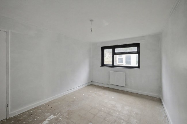 Flat 125 High Street, Ventnor, Isle of Wight, PO38 1LZ 5