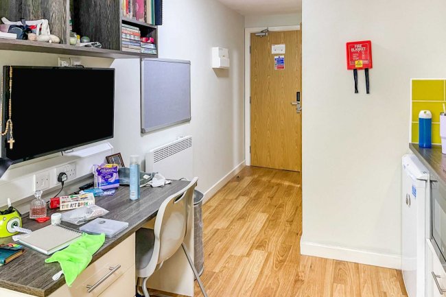 202 Maid Marian House, 51 Hounds Gate, Nottingham NG1 6BB 3