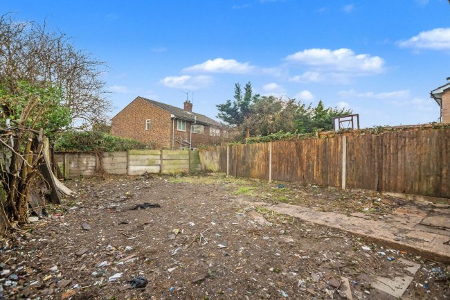 18 Simpson Road, Snodland, Kent, ME6 5QF 4