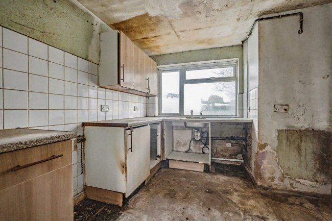18 Simpson Road, Snodland, Kent, ME6 5QF 4